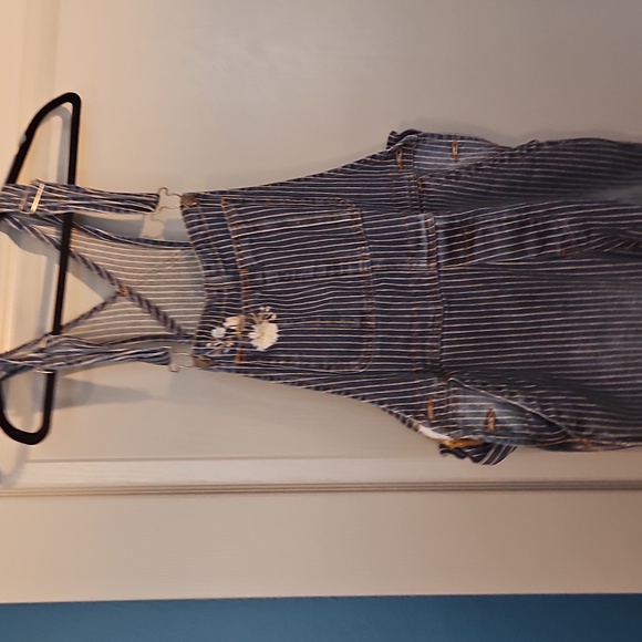 DRIFTWOOD Brady Stripe BAGGY BOYFRIEND OVERALLS
Floral Embroidered Crop Jean - Picture 1 of 2